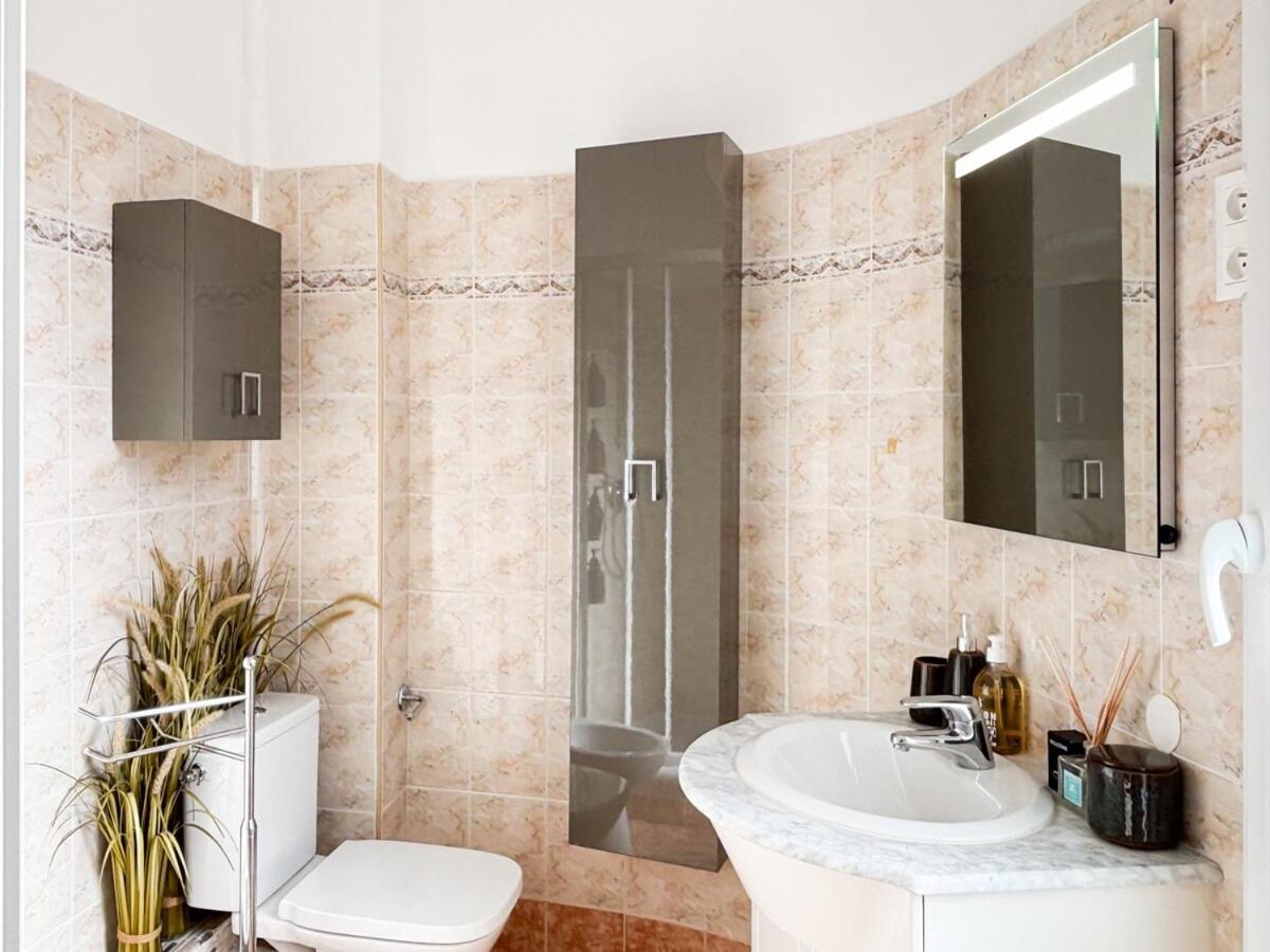 Appartamento #12 1bdr Joffre, 5min From Old Town Ac & Wifi *